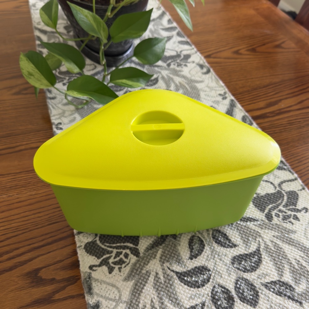 Tupperware Green Food Storage Container - Picture 2 of 11